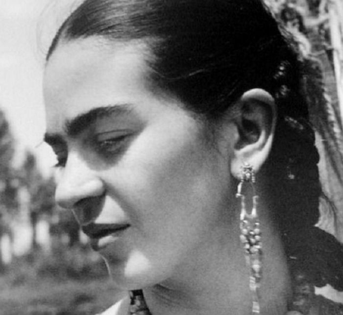 frida kahlo selfie